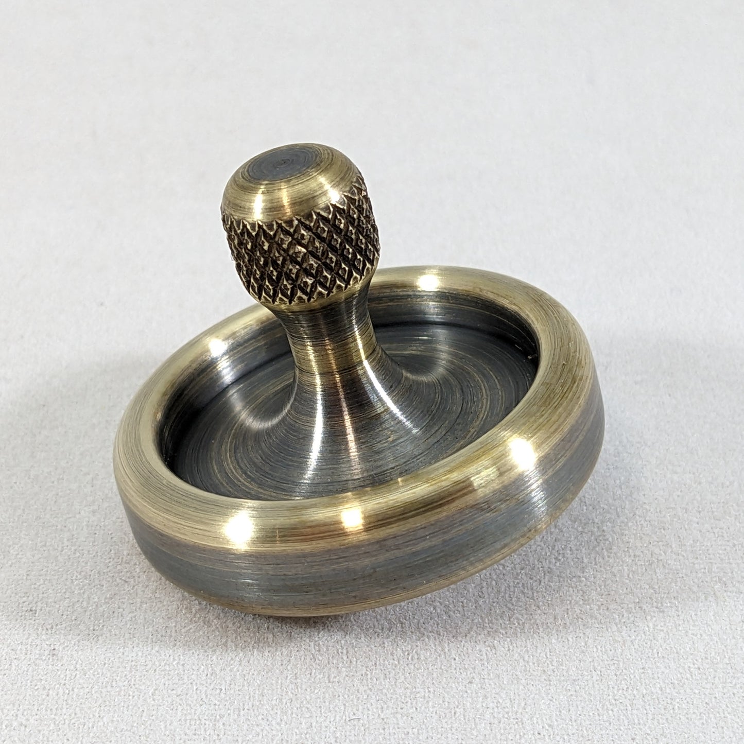 Dynamo - Antique Brass Ring w/ Knurled Grip Spindle