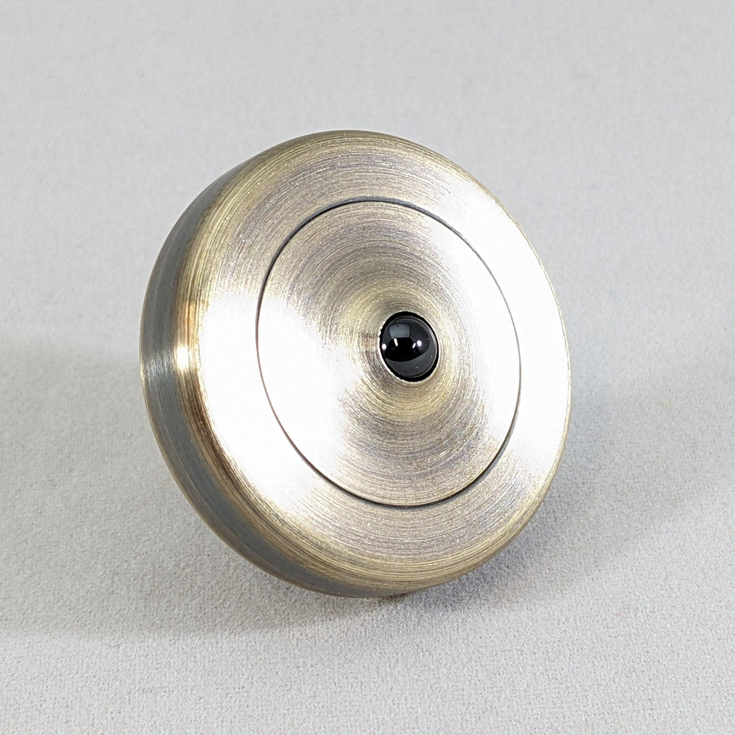 Dynamo - Antique Brass Ring w/ Knurled Grip Spindle