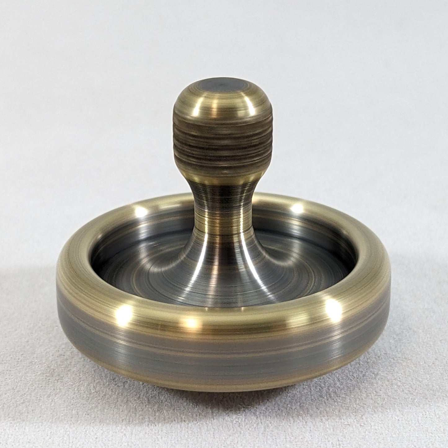 Dynamo - Antique Brass Ring w/ Knurled Grip Spindle