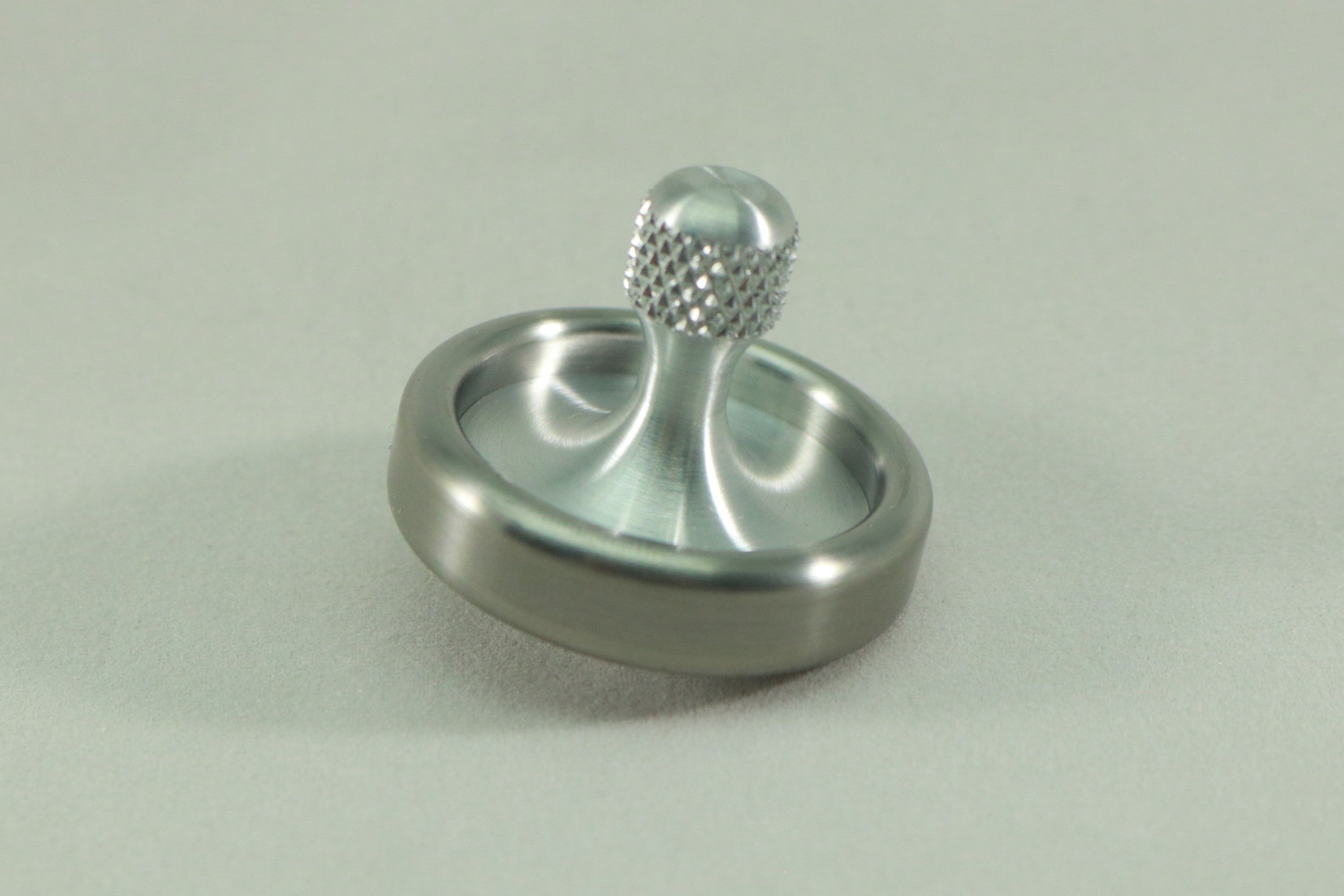 Dynamo - Tungsten & Aluminum Spinning Top w/ Knurled Grip and TC Bearing - Kemner Design