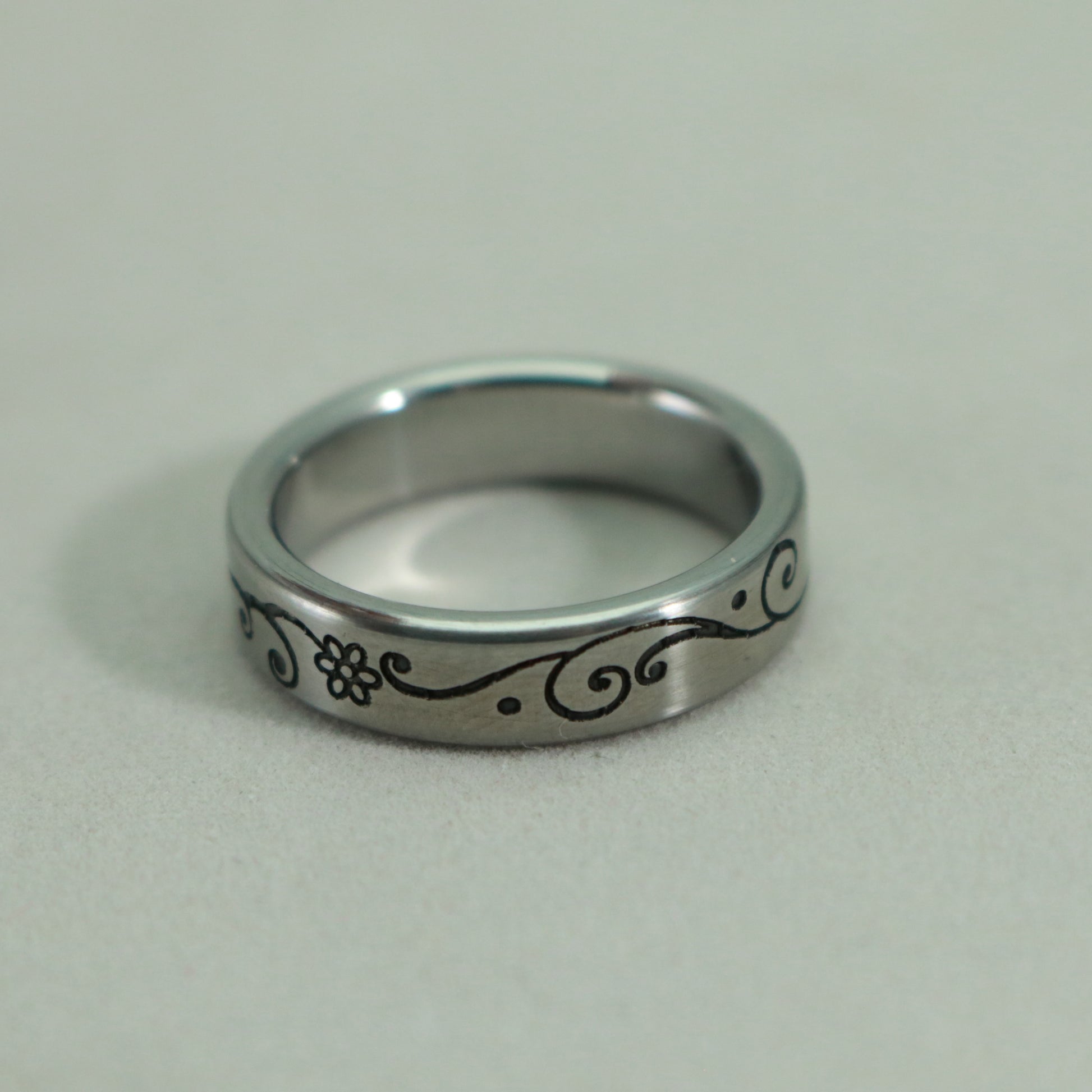 Ladies stainless steel ring in size 7 1/4 engraved with a beautiful floral pattern