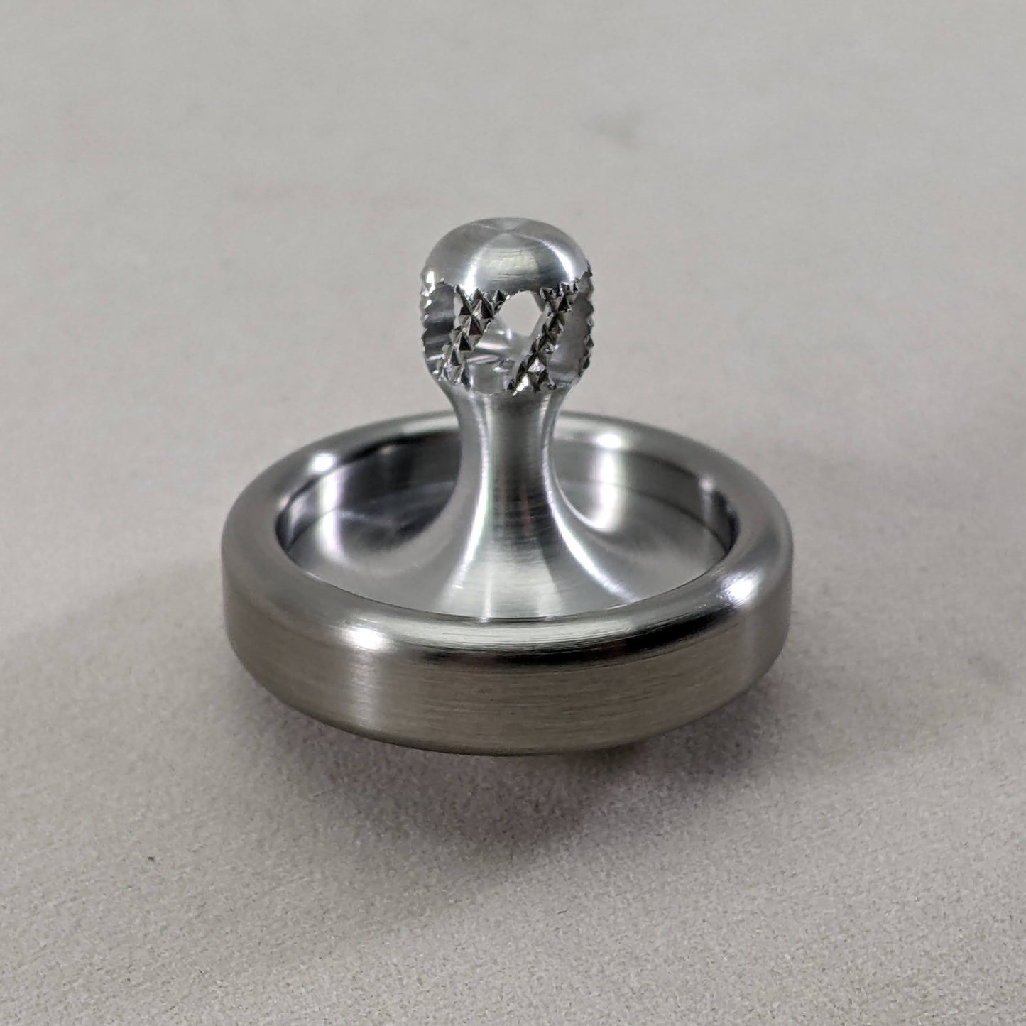 Dynamo - Tungsten and Aluminum Spin Top w/ Super Grip Spindle & Ruby Bearing